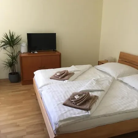 فندق مبيت وإفطار Lindenhof Ybbs يبز أن دير دوناو